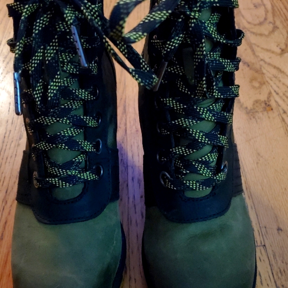 Sorel Lexie Wedge Boots Camo Black Green Size 7 nl3043 371